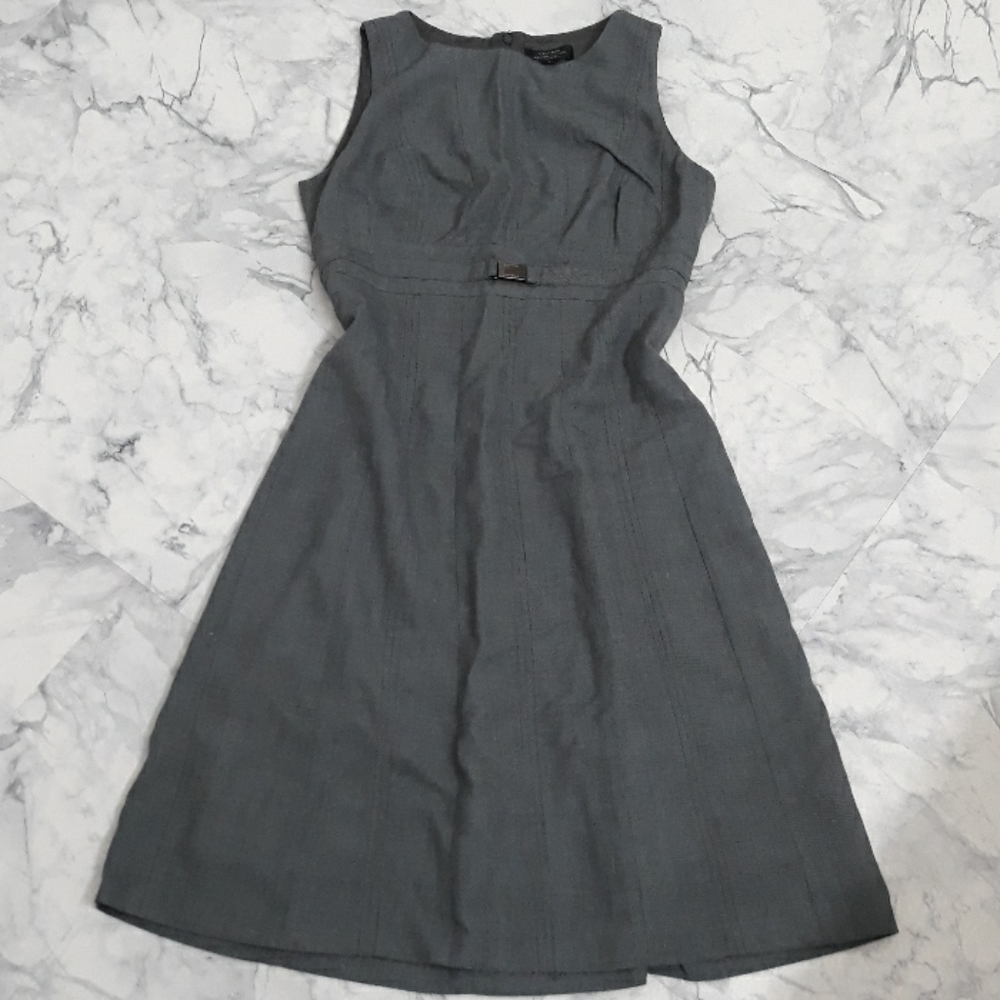 Tahari professional elegant sleeveless A line